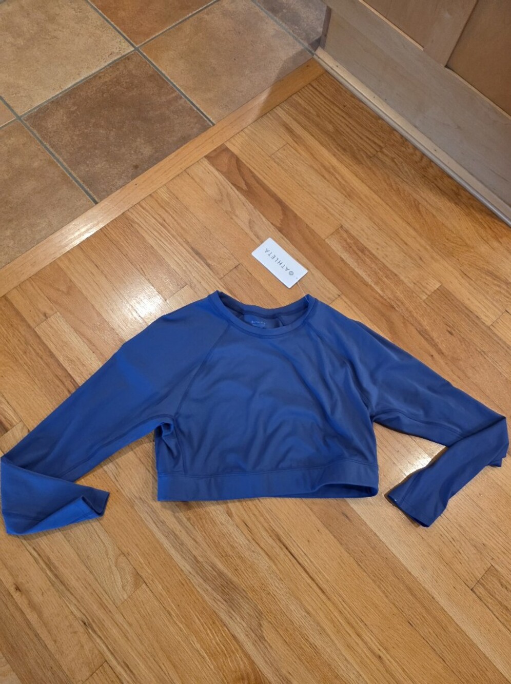 Athleta Cropped Rashguard - Picture 1 of 3